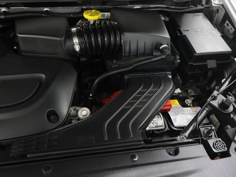 Used 2024 Chrysler Pacifica Touring-L FWD image 17