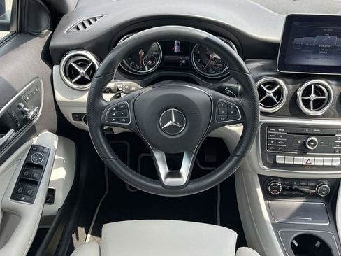 Used 2020 Mercedes-Benz GLA 250 w/ Premium Package image 17