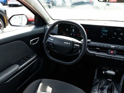 Used 2025 Kia K4 FWD image 9