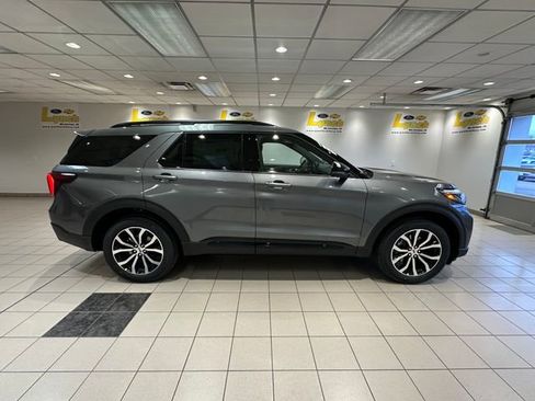 New 2026 Ford Explorer ST-Line image 3