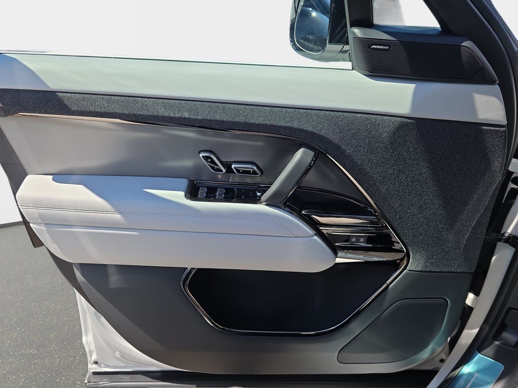 New 2026 Land Rover Range Rover Sport SE AWD/4WD image 19
