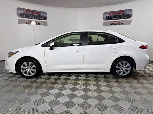 Used 2025 Toyota Corolla LE image 6