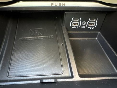 Used 2023 Chrysler Pacifica Limited image 39