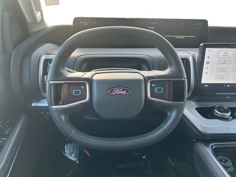 Used 2025 Ford Expedition Active image 13