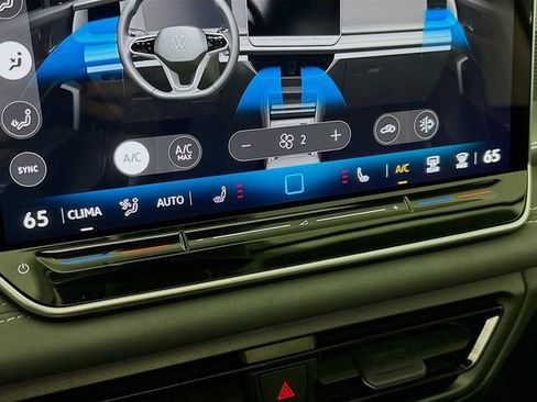 New 2025 Volkswagen Tiguan SE image 17