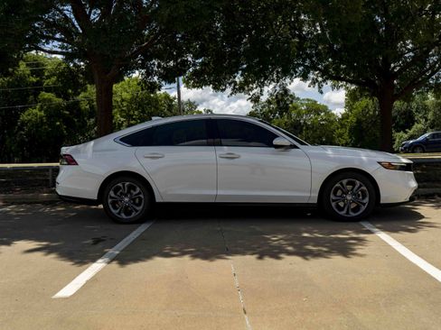 Used 2023 Honda Accord EX image 10