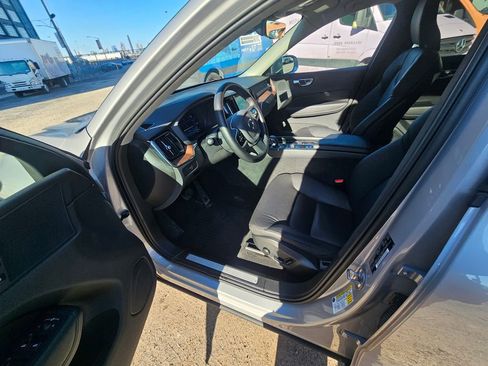 Certified 2023 Volvo XC60 B5 Plus AWD/4WD image 18