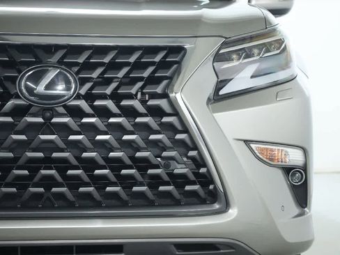Used 2021 Lexus GX 460 Luxury w/ Accessory Package AWD/4WD image 7