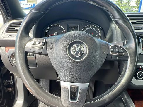 Used 2012 Volkswagen Eos Lux FWD image 18