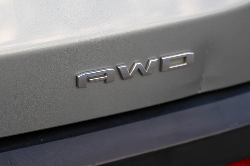 Used 2023 GMC Acadia SLE AWD/4WD image 9