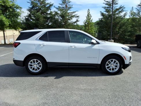 Used 2024 Chevrolet Equinox LT FWD image 4