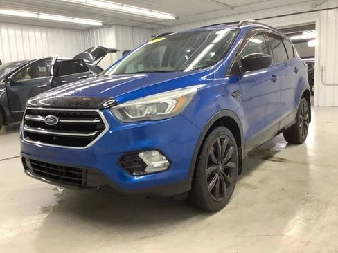 Used 2017 Ford Escape SE w/ Equipment Group 201A AWD/4WD image 3