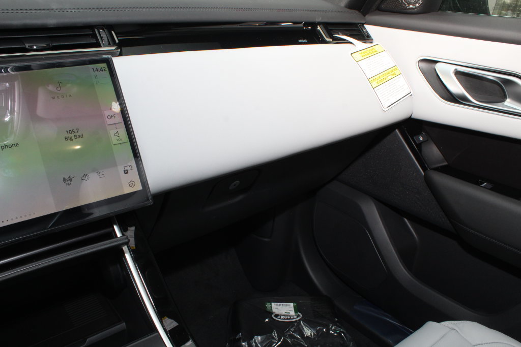 New 2026 Land Rover Range Rover Velar Dynamic SE AWD/4WD image 37