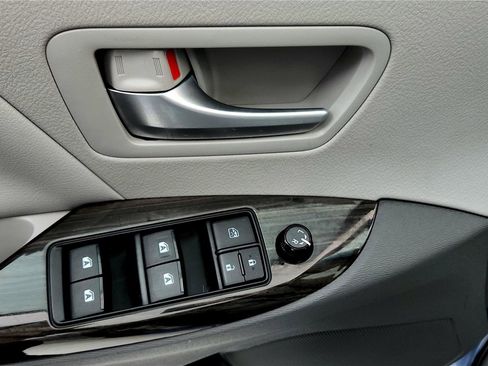 Used 2016 Toyota Sienna XLE Premium w/ Protection Package image 24