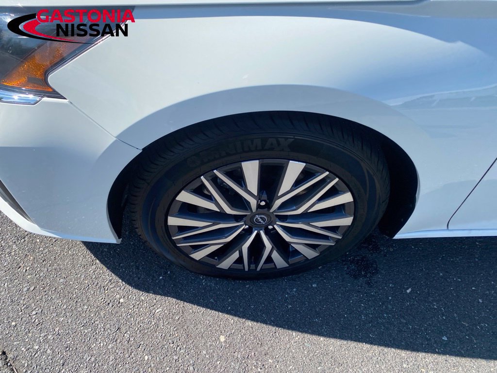 Used 2025 Nissan Altima 2.5 SV FWD image 13