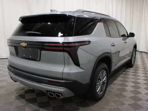 Used 2025 Chevrolet Traverse LT w/ Driver Confidence Package FWD image 32