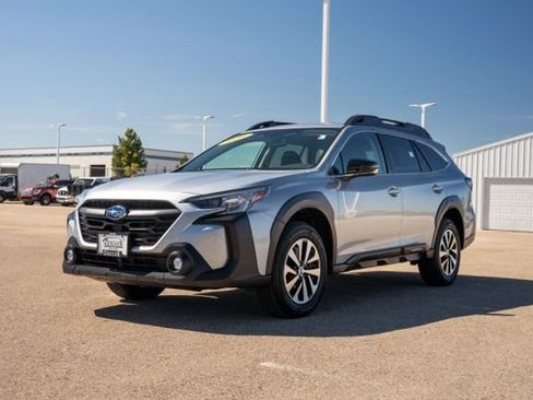 Used 2024 Subaru Outback Premium AWD/4WD image 3