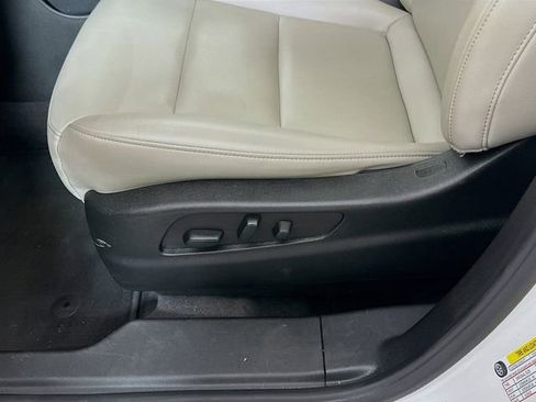 Used 2023 Cadillac XT4 Luxury FWD image 23