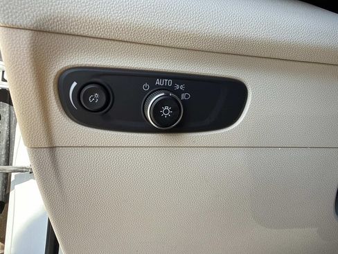 Used 2021 Buick Envision Essence FWD image 32