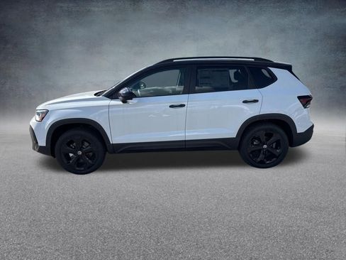 New 2026 Volkswagen Taos SE AWD/4WD image 2