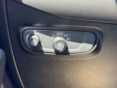 Used 2019 Chevrolet Equinox LT FWD image 18
