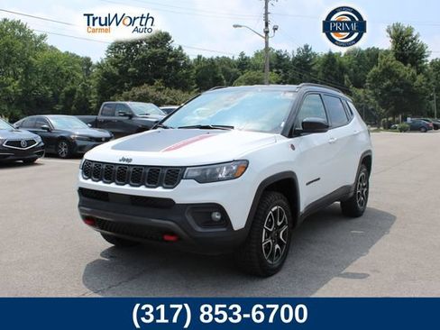 Used 2025 Jeep Compass Trailhawk w/ Trailhawk Convenience Group AWD/4WD image 1