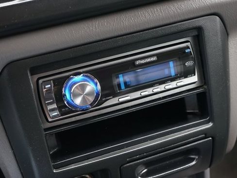 Used 2000 Nissan Xterra SE image 16