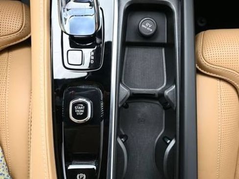 Used 2024 Volvo XC90 B6 Ultimate w/ Protection Package Premier AWD/4WD image 12