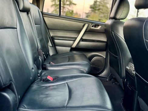 Used 2012 Toyota Highlander SE image 13