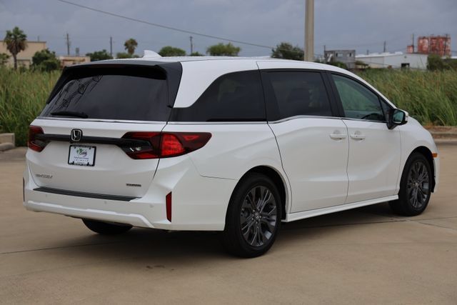 New 2026 Honda Odyssey Touring image 8