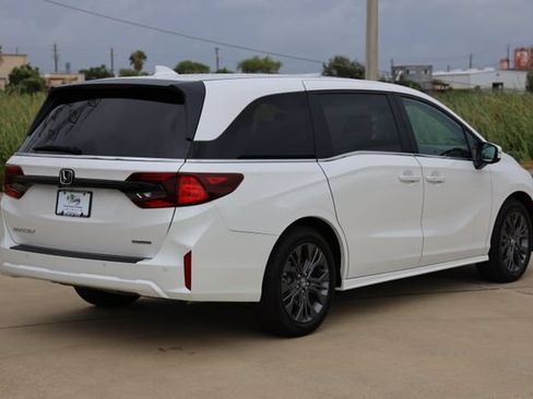 New 2026 Honda Odyssey Touring image 8