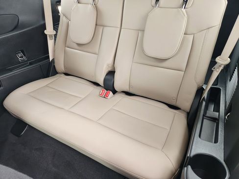 Used 2022 Ford Explorer XLT w/ Equipment Group 202A image 30