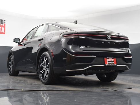 Used 2024 Toyota Crown Limited image 33