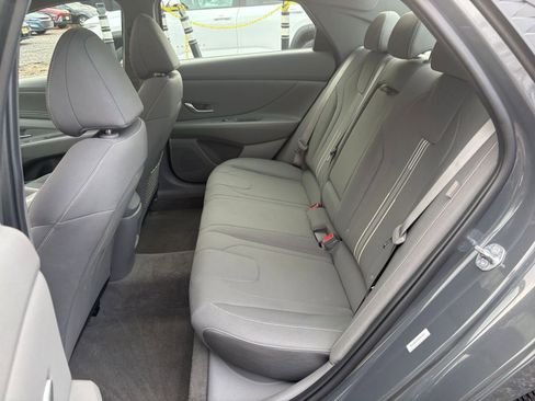 Used 2025 Hyundai Elantra SEL image 21