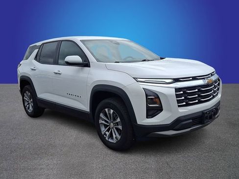 Used 2025 Chevrolet Equinox LT AWD/4WD image 2
