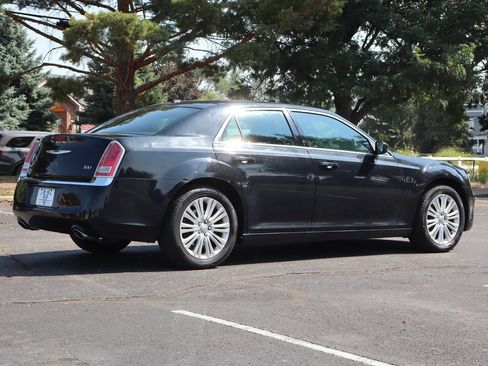 Used 2013 Chrysler 300 AWD w/ Driver Convenience Group image 5