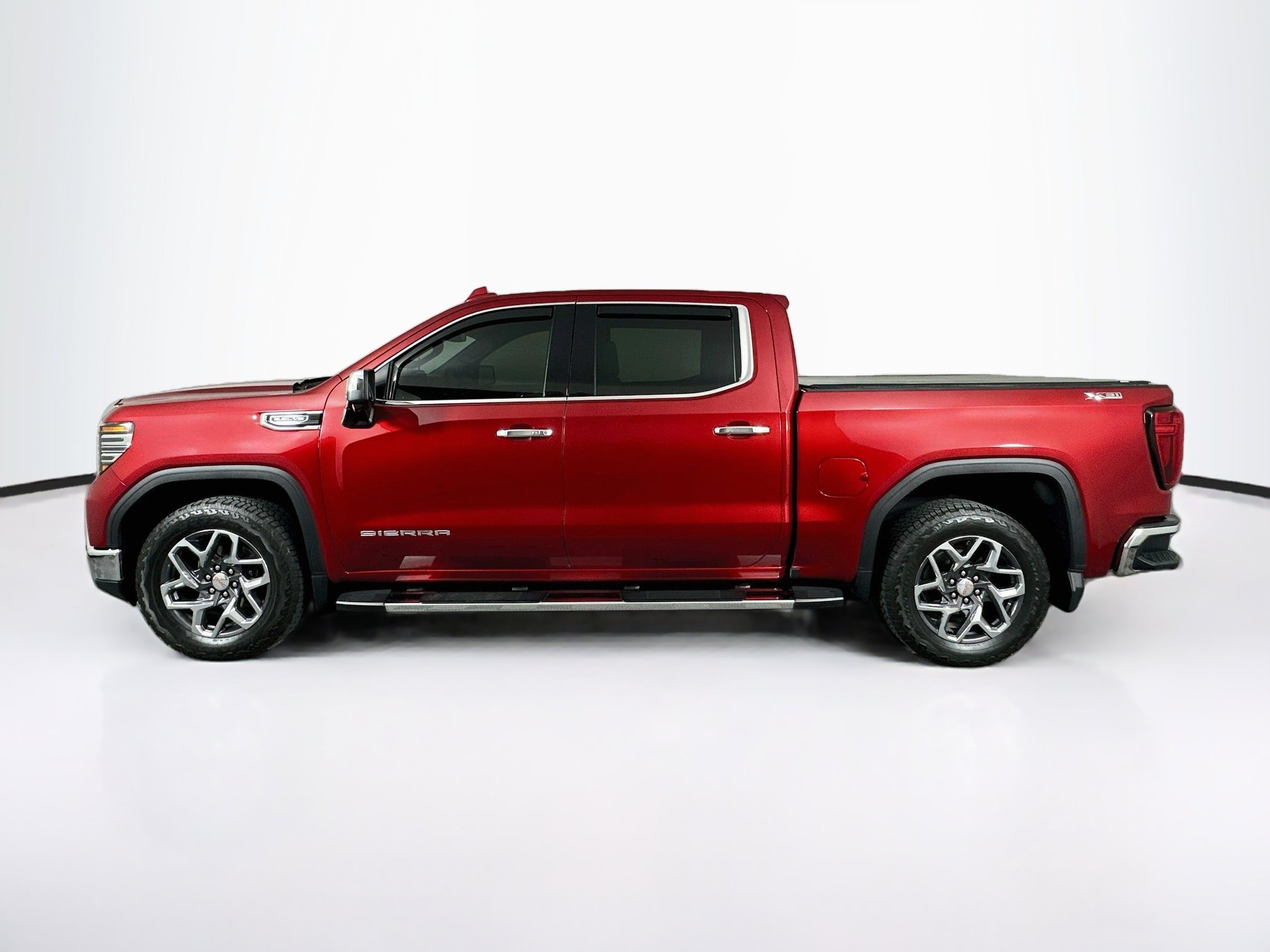 Used 2023 GMC Sierra 1500 SLT w/ SLT Premium Plus Package AWD/4WD image 4