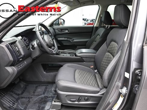 Used 2022 Nissan Pathfinder SV AWD/4WD image 14
