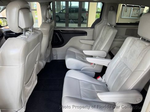 Used 2013 Chrysler Town & Country Limited w/ Luxury Group FWD image 8
