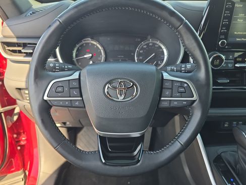 Used 2022 Toyota Highlander XSE image 25