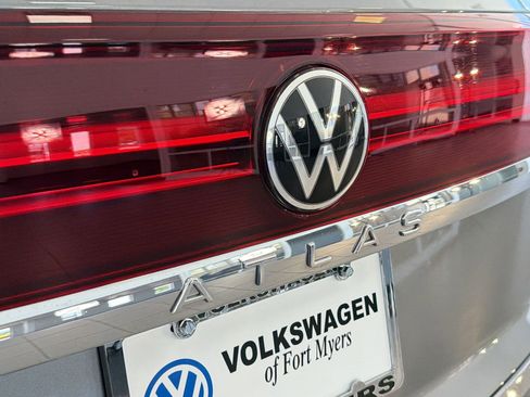 Used 2025 Volkswagen Atlas Cross Sport SE FWD image 32