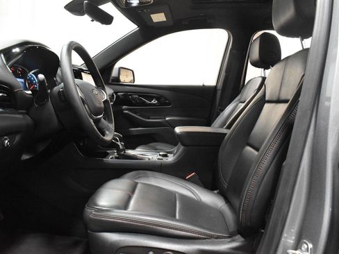 Used 2023 Chevrolet Traverse RS AWD/4WD image 3