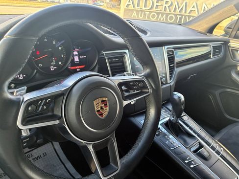 Used 2017 Porsche Macan w/ Driver Memory Package image 24