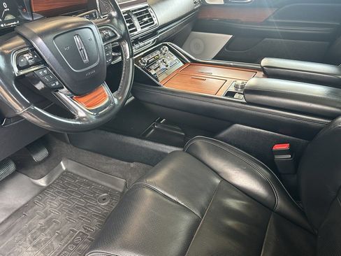Used 2019 Lincoln Navigator Reserve AWD/4WD image 7