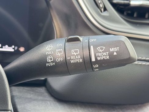 Used 2025 Jeep Grand Cherokee Limited RWD image 24