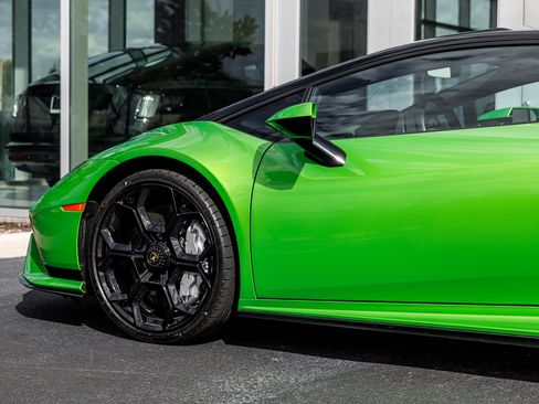 Used 2023 Lamborghini Huracan Tecnica image 14