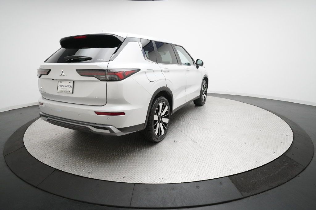 Used 2025 Mitsubishi Outlander AWD image 34