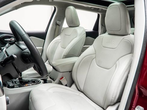 Used 2021 Jeep Cherokee Limited w/ Elite Package image 32