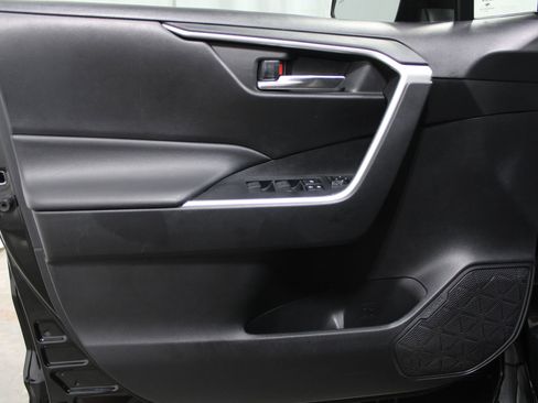 Used 2021 Toyota RAV4 XLE FWD image 11