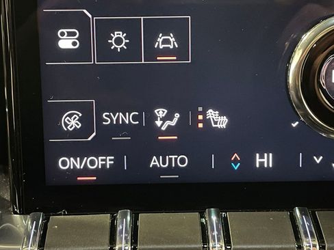 Used 2025 GMC Acadia Elevation image 32